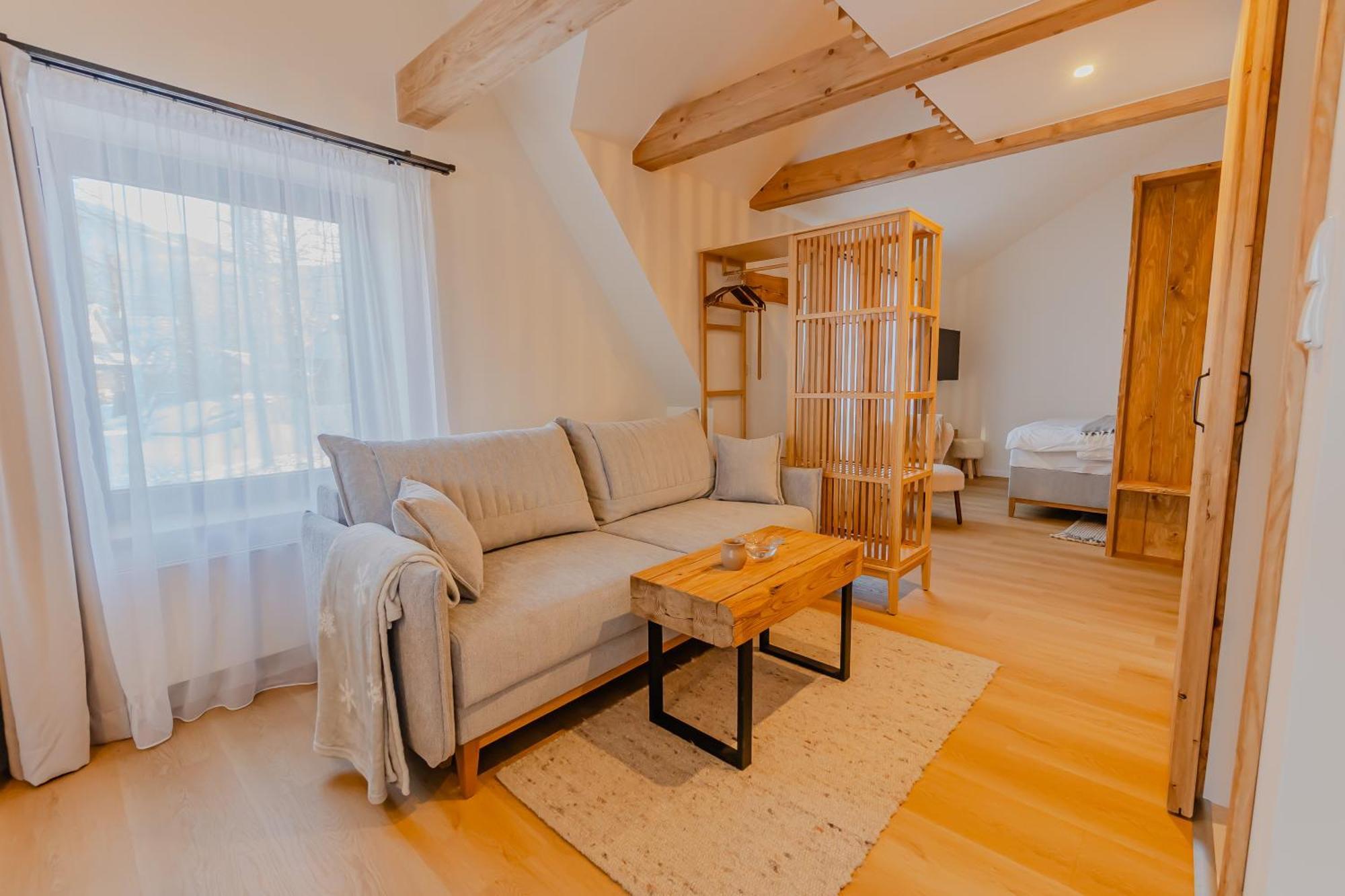 Apartment Strazyska 7 *